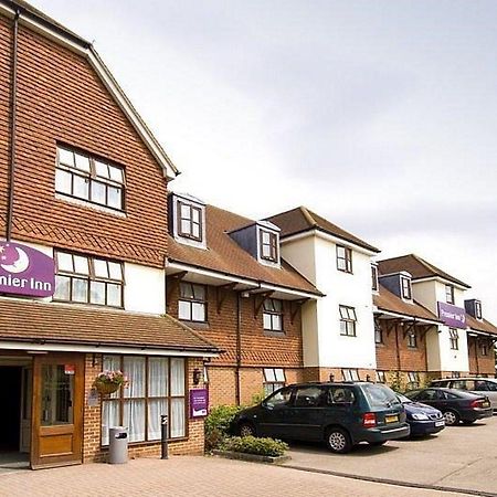Premier Inn London Gatwick Airport South - London Road Crawley  Eksteriør billede
