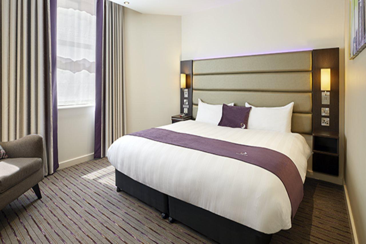 Premier Inn London Gatwick Airport South - London Road Crawley  Eksteriør billede