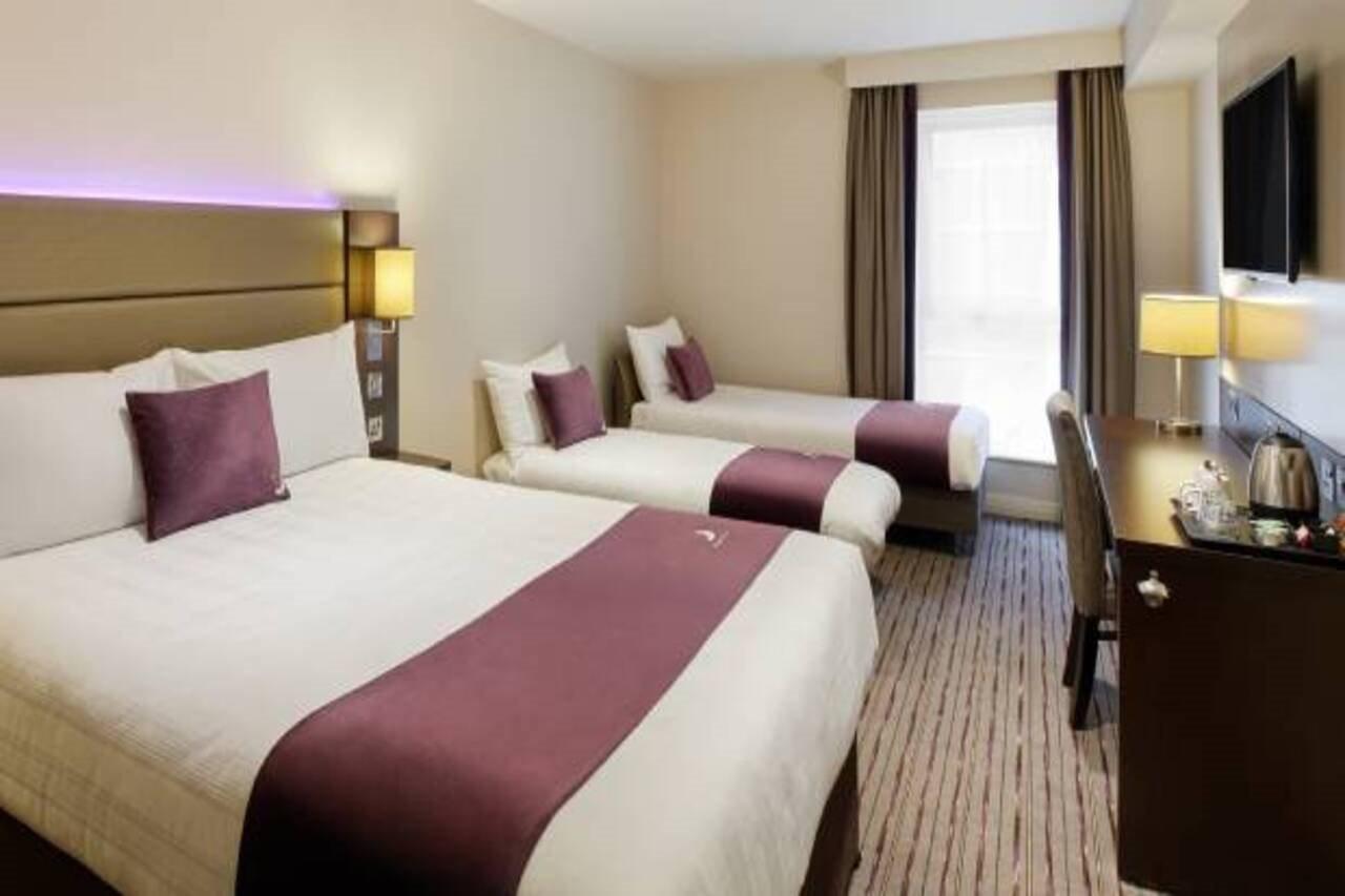 Premier Inn London Gatwick Airport South - London Road Crawley  Eksteriør billede
