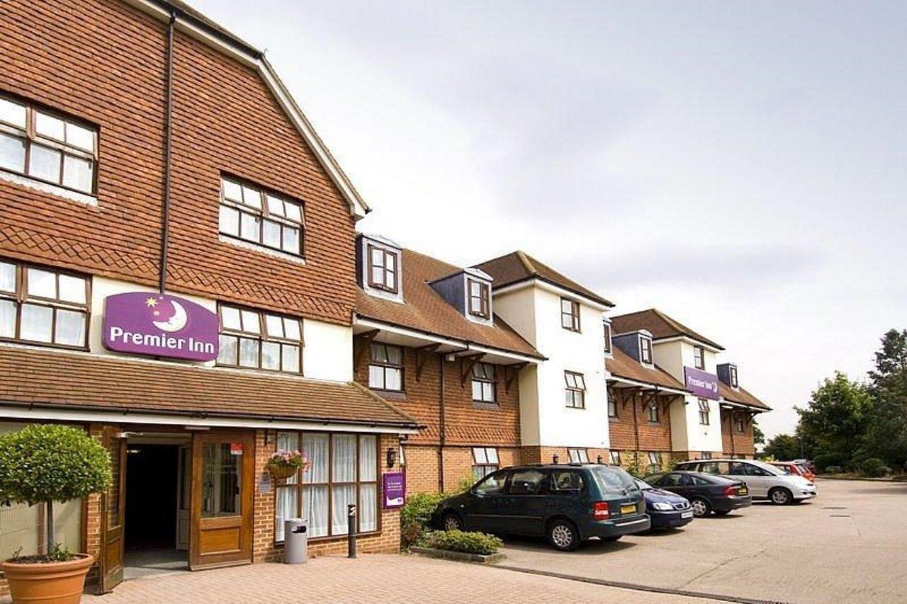 Premier Inn London Gatwick Airport South - London Road Crawley  Eksteriør billede