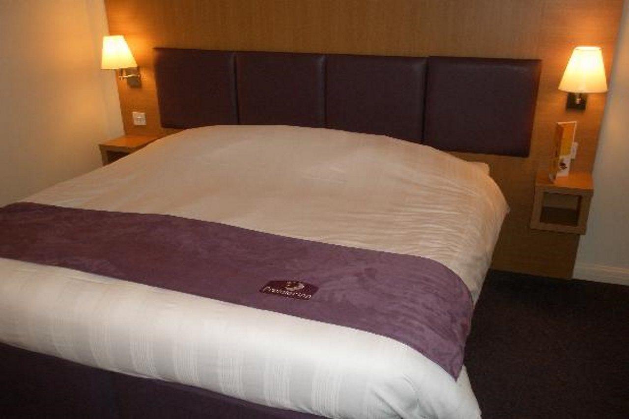 Premier Inn London Gatwick Airport South - London Road Crawley  Eksteriør billede