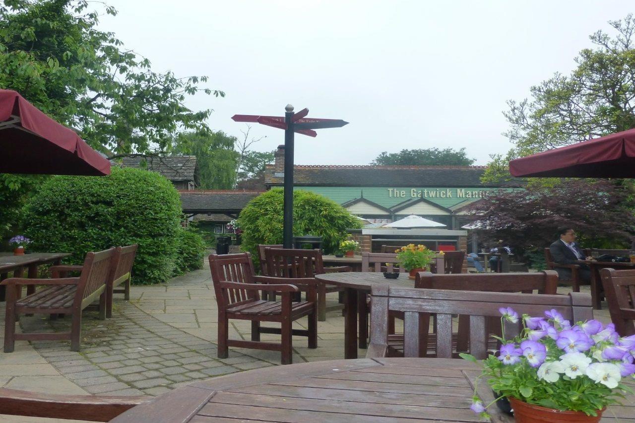 Premier Inn London Gatwick Airport South - London Road Crawley  Eksteriør billede