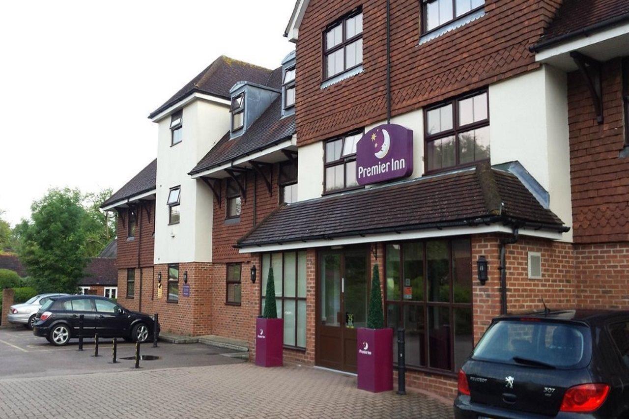 Premier Inn London Gatwick Airport South - London Road Crawley  Eksteriør billede