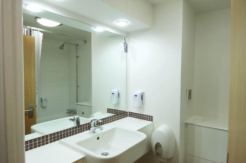 Premier Inn London Gatwick Airport South - London Road Crawley  Eksteriør billede