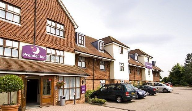 Premier Inn London Gatwick Airport South - London Road Crawley  Eksteriør billede